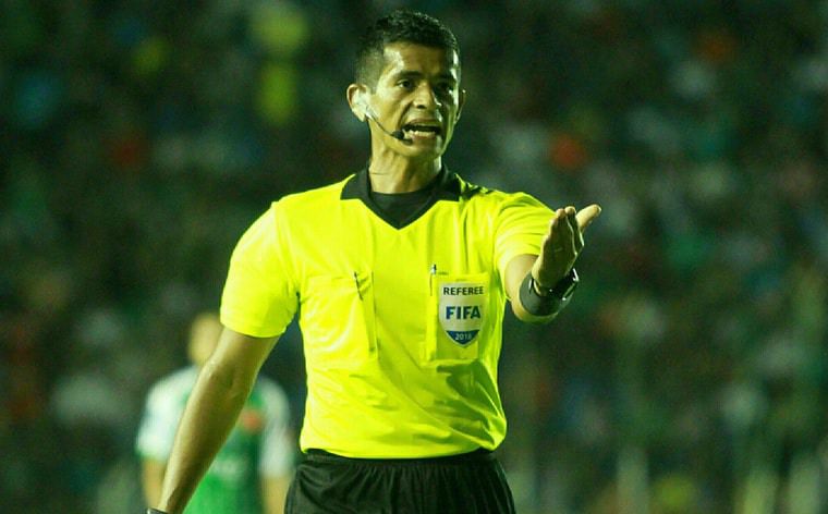 El árbitro boliviano José Antelo será el encargado de impartir justicia en Universitario vs Goiás.